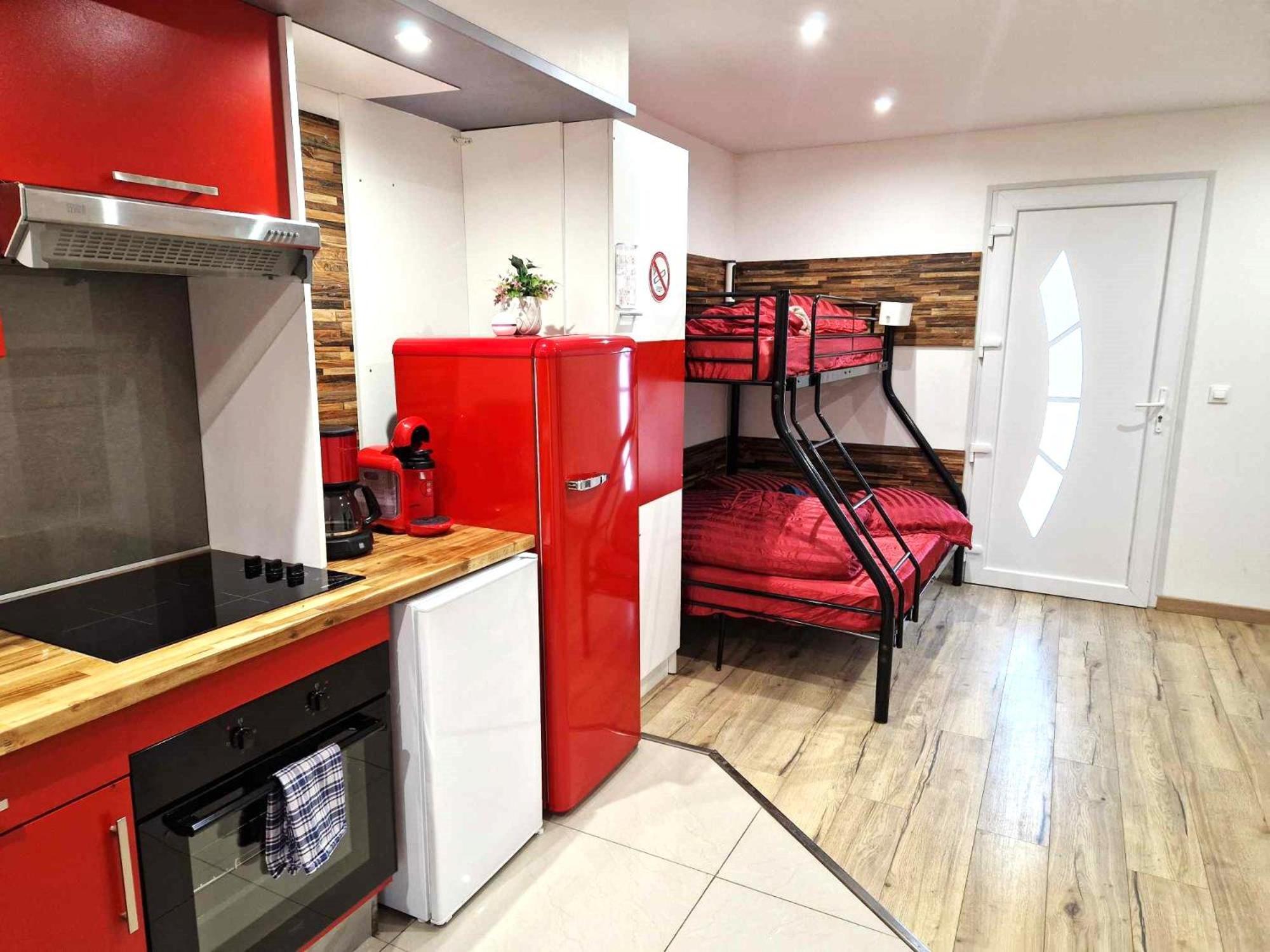 02 - Tres Joli 2 Pieces Avec 3 Lits Pouvant Accueillir Jusqu'A 5 Personnes, Situe Au Rdc Avec Entree Independante, Une Place De Parking Reservee Devant L'Entree Et Terrasse Sur L'Arriere Donnant Sur Parc Arbore, Tout Le Linge De Maison Est Fourni Razac-sur-l'Isle Bagian luar foto